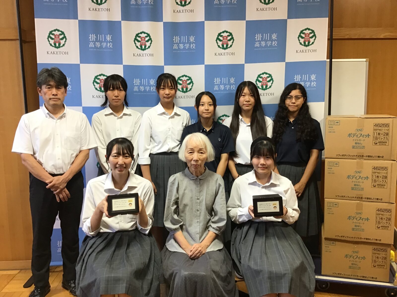 同窓生の大場きよ子さんから、生理用品のご寄付がありました