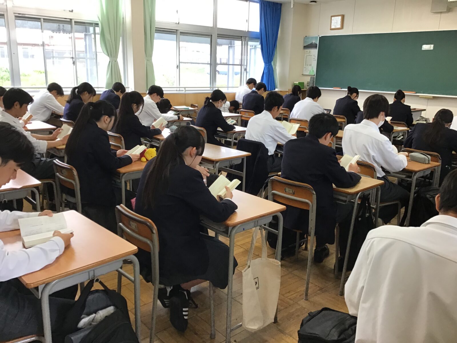 東高生の日常　朝読書、小テスト