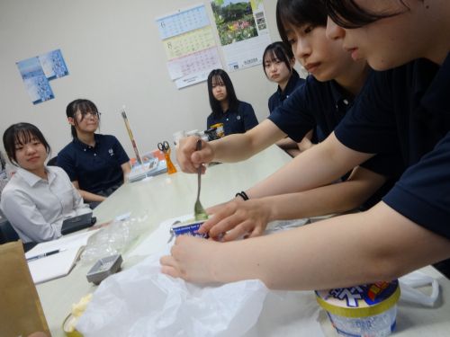 廃棄レタスの外葉を活用した「レタスアイス」の商品化プロジェクト
